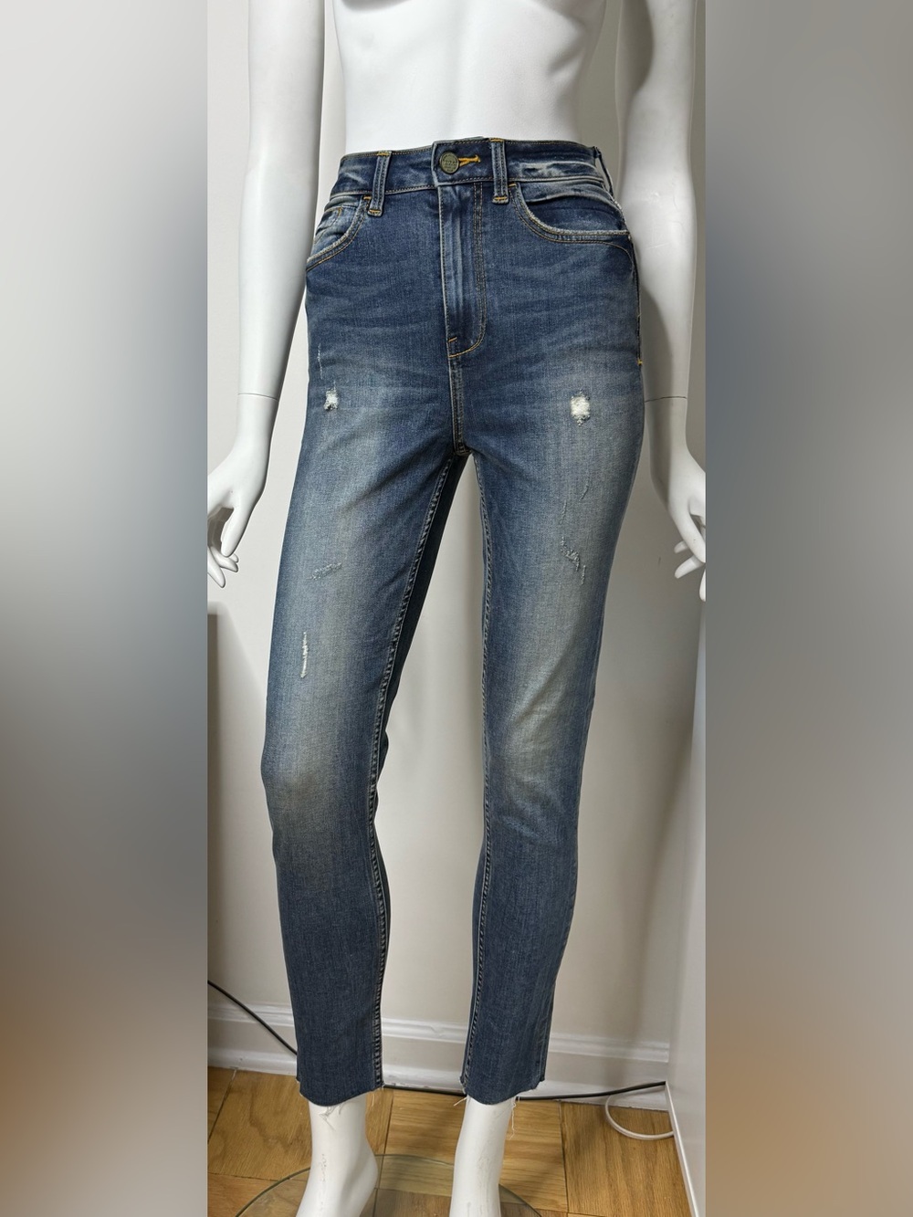 NWOT ZARA Denim Collection High Rise Distressed Jeans Raw Hem Sz 2